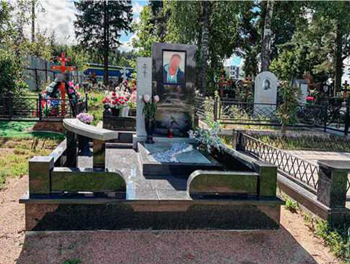 Благоустройство захоронения гранитной плиткой в Москве
