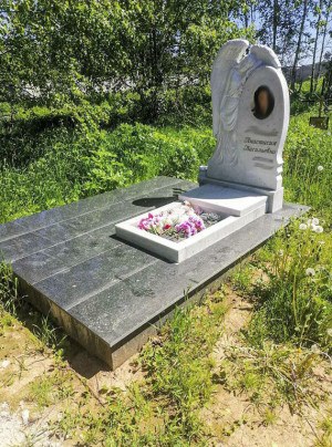Памятник из мрамора с портретом купить